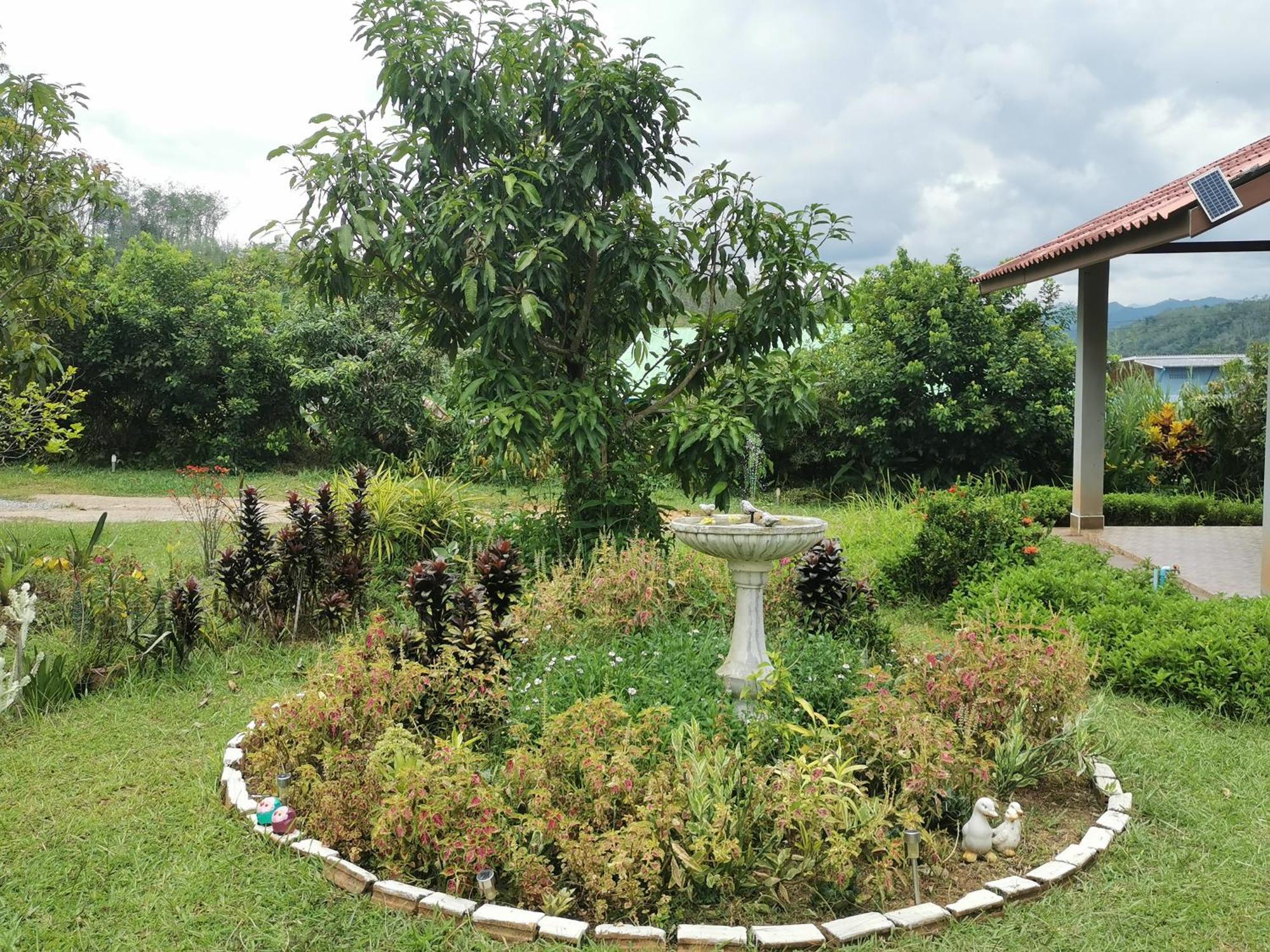 Betong House In The Garden Villa Екстериор снимка